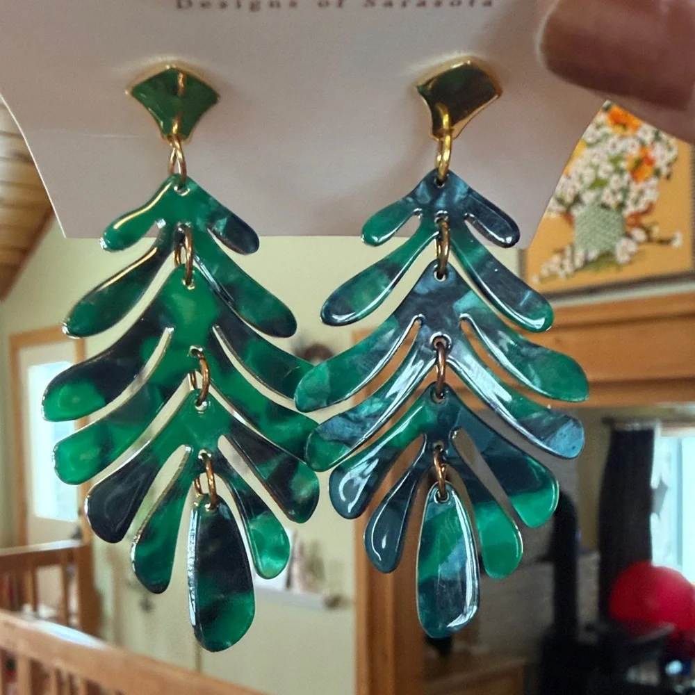NIB St. Armands Green Leaf Earrings - Picture 3 of 3